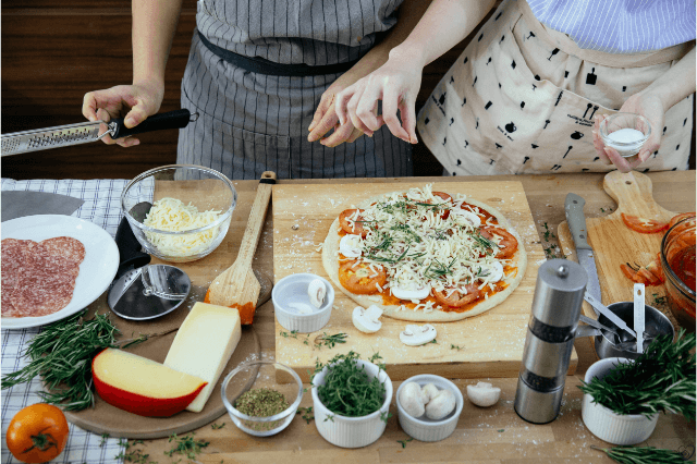 Miten paistaa pizza rapeapohjaiseksi?